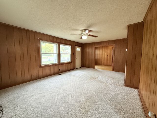 732 Meadowlane Dr, Lebanon, TN 37087