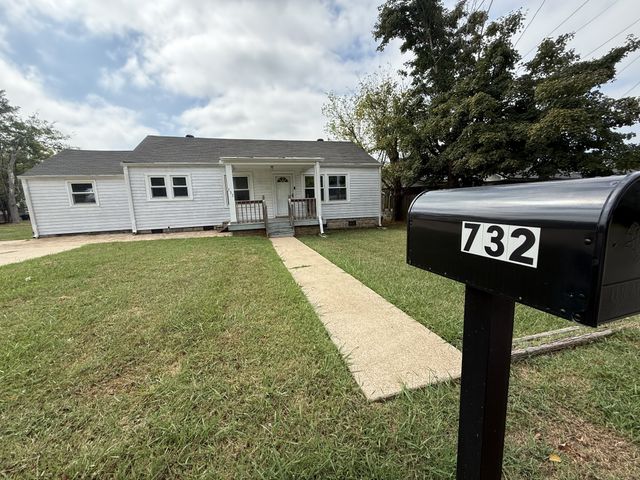 732 Meadowlane Dr, Lebanon, TN 37087