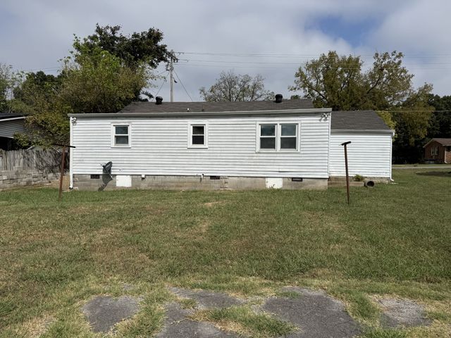 732 Meadowlane Dr, Lebanon, TN 37087