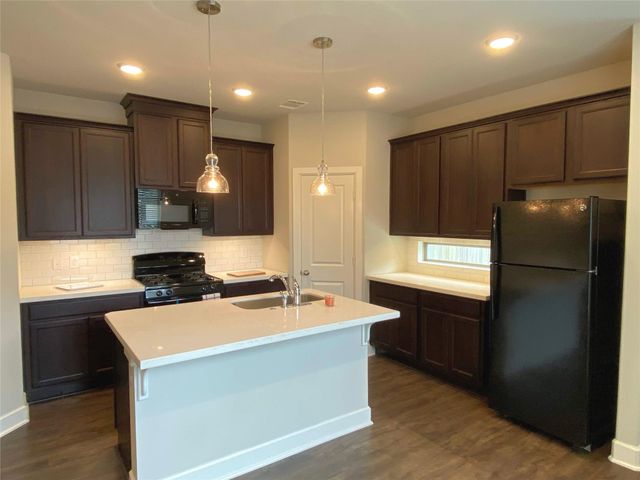 285 Woodland Hills Drive A, Conroe, TX 77303