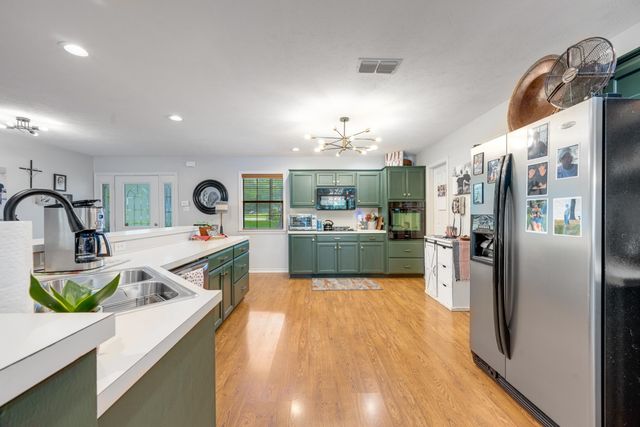 23258 Edgewater Dr, Frankston, TX 75763