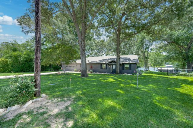 23258 Edgewater Dr, Frankston, TX 75763