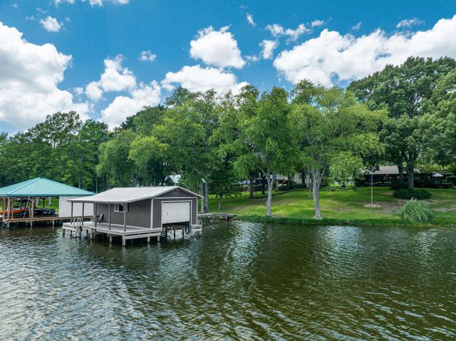 23258 Edgewater Dr, Frankston, TX 75763