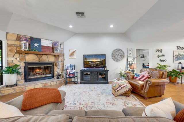 23258 Edgewater Dr, Frankston, TX 75763