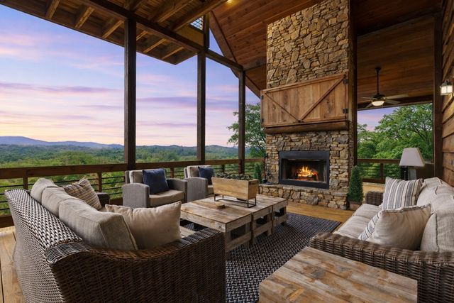 355 W Shalom Court, Blue Ridge, GA 30513