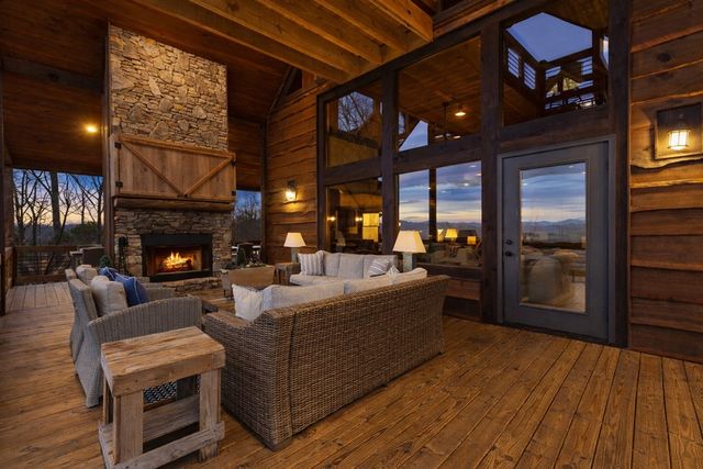 355 W Shalom Court, Blue Ridge, GA 30513