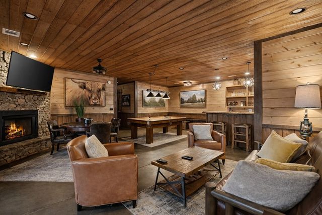 355 W Shalom Court, Blue Ridge, GA 30513