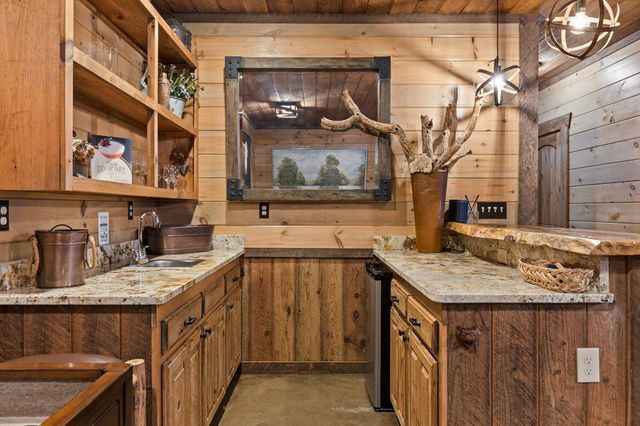 355 W Shalom Court, Blue Ridge, GA 30513