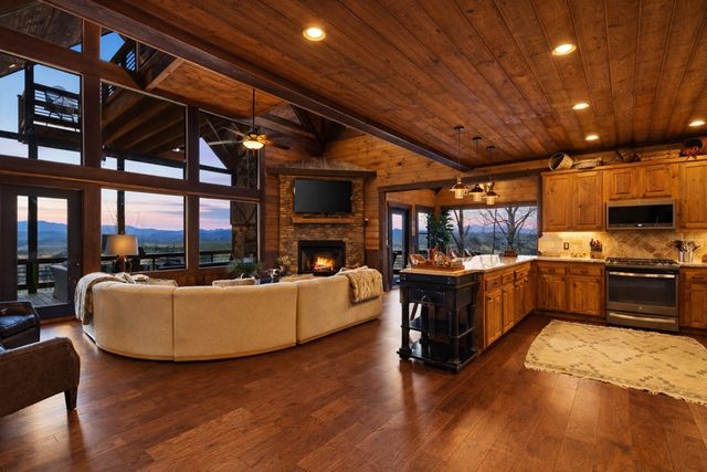 355 W Shalom Court, Blue Ridge, GA 30513