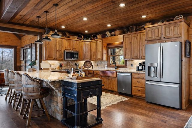 355 W Shalom Court, Blue Ridge, GA 30513