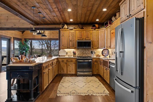 355 W Shalom Court, Blue Ridge, GA 30513