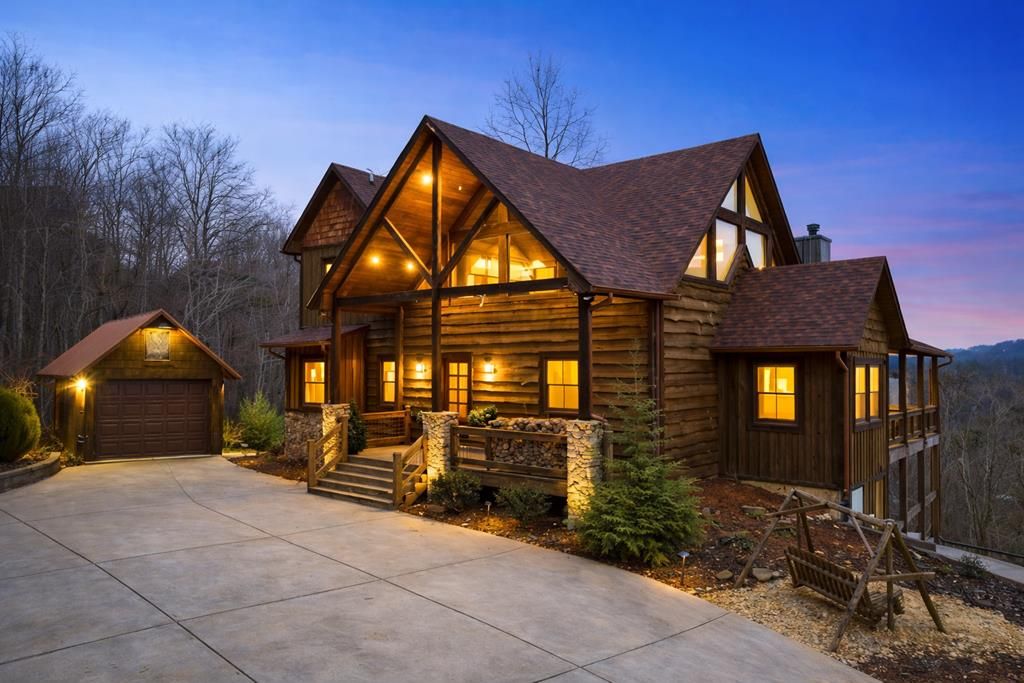 355 W Shalom Court, Blue Ridge, GA 30513