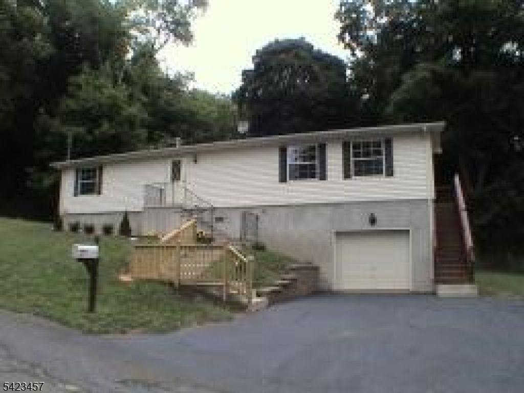 18 Pursel St, Phillipsburg Town, NJ 08865