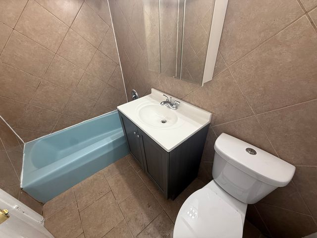 9575 Maple Drive GN, Rosemont, IL 60018