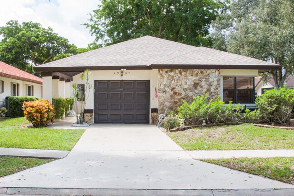 4907 Boxwood Circle, Boynton Beach, FL 33436
