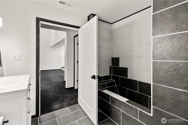 241 Oxbow Lake Ln, Toledo, WA 98591