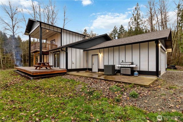 241 Oxbow Lake Ln, Toledo, WA 98591