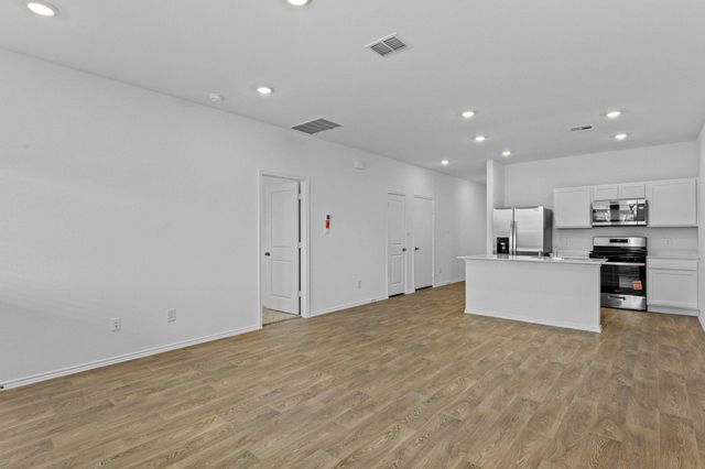 181 B HARRISON XING, Uhland, TX 78640