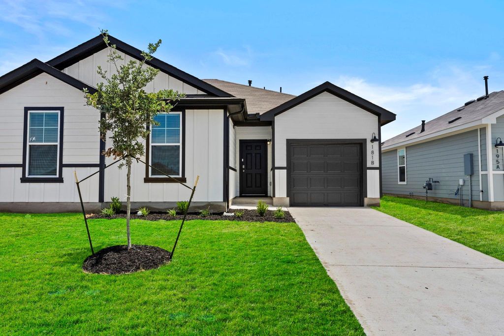 181 B HARRISON XING, Uhland, TX 78640