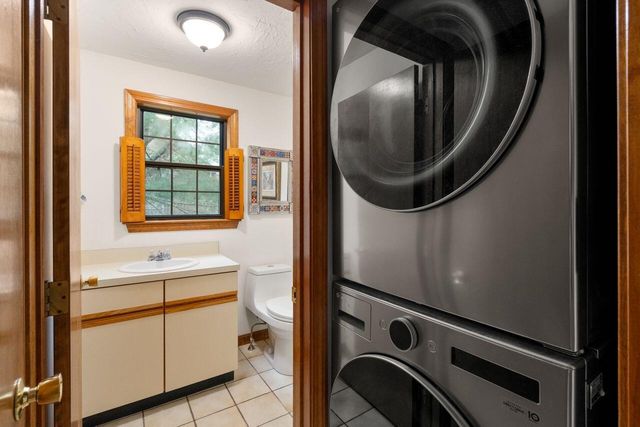 195 Falmouth Road APT 10A, Mashpee, MA 02649