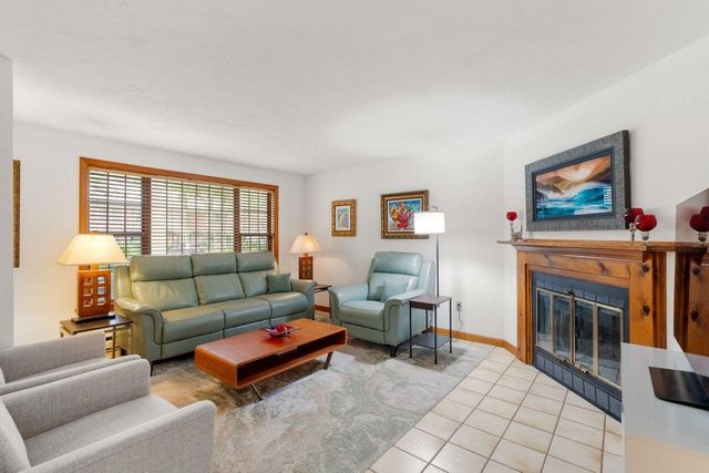 195 Falmouth Road APT 10A, Mashpee, MA 02649