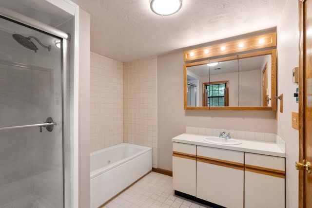 195 Falmouth Road APT 10A, Mashpee, MA 02649