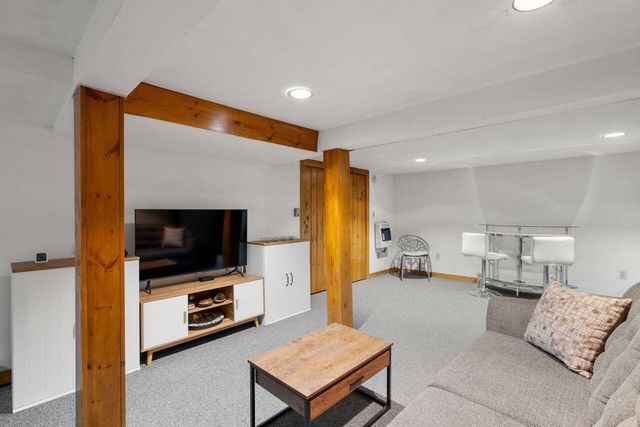 195 Falmouth Road APT 10A, Mashpee, MA 02649