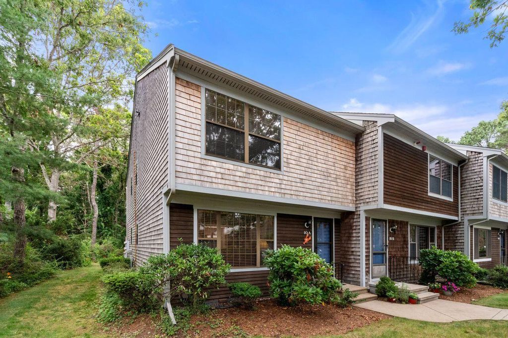 195 Falmouth Road APT 10A, Mashpee, MA 02649