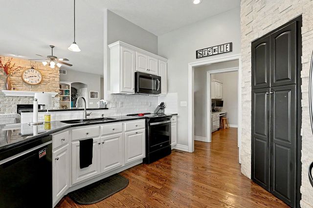 150 S Blue Bells Ct, Garden Plain, KS 67050