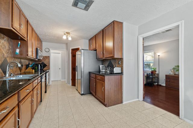 2785 Pinewood Drive, League City, TX 77573