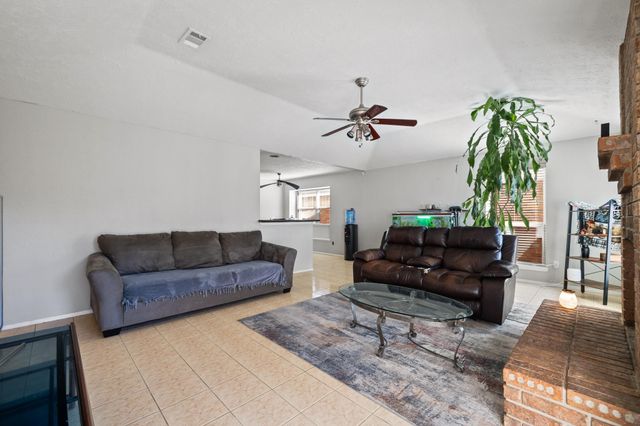 2785 Pinewood Drive, League City, TX 77573