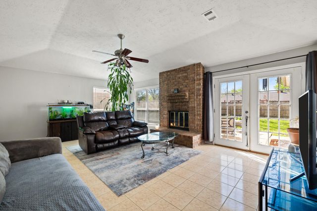 2785 Pinewood Drive, League City, TX 77573