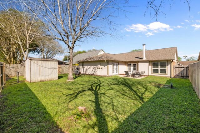 2785 Pinewood Drive, League City, TX 77573