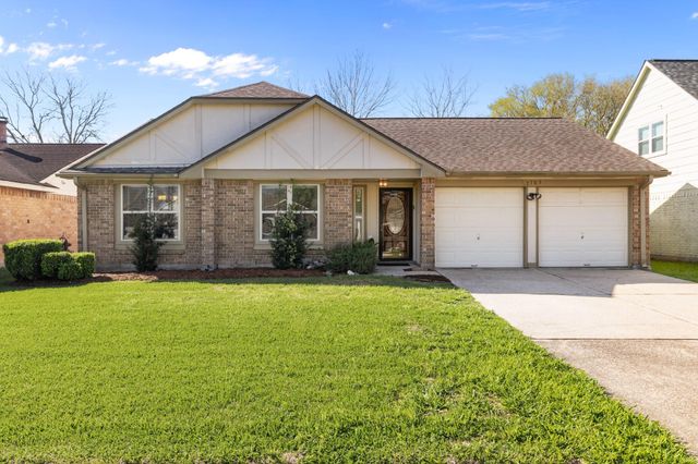 2785 Pinewood Drive, League City, TX 77573