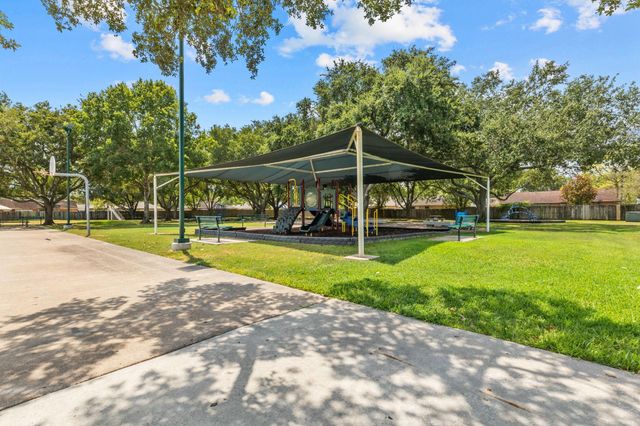 2785 Pinewood Drive, League City, TX 77573