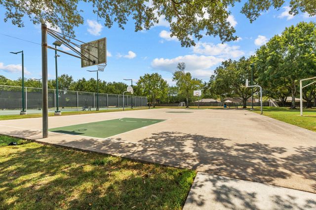 2785 Pinewood Drive, League City, TX 77573