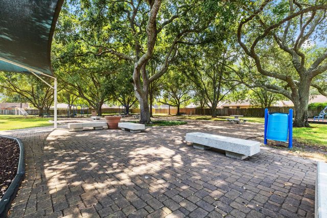 2785 Pinewood Drive, League City, TX 77573