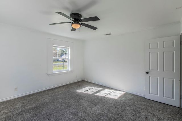 301 E Dumble Street, Alvin, TX 77511