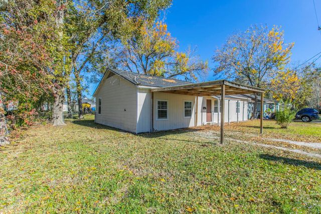 301 E Dumble Street, Alvin, TX 77511