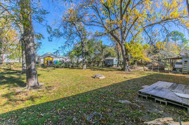 301 E Dumble Street, Alvin, TX 77511