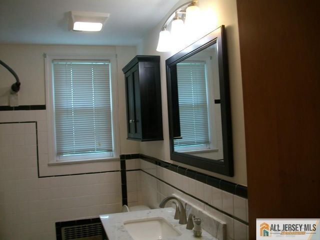 6 Linwood Place, North Brunswick, NJ 08902