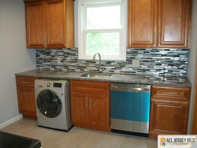 6 Linwood Place, North Brunswick, NJ 08902