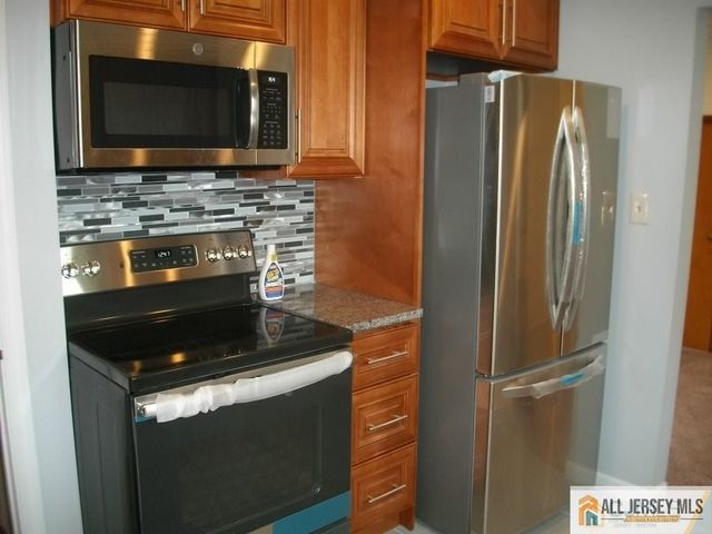 6 Linwood Place, North Brunswick, NJ 08902