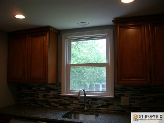 6 Linwood Place, North Brunswick, NJ 08902