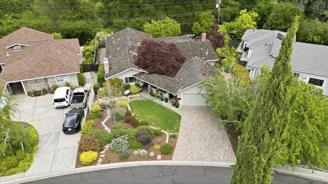 216 Montclair Road, Los Gatos, CA 95032