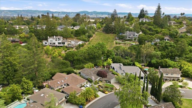 216 Montclair Road, Los Gatos, CA 95032
