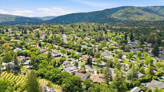 216 Montclair Road, Los Gatos, CA 95032