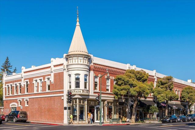 216 Montclair Road, Los Gatos, CA 95032