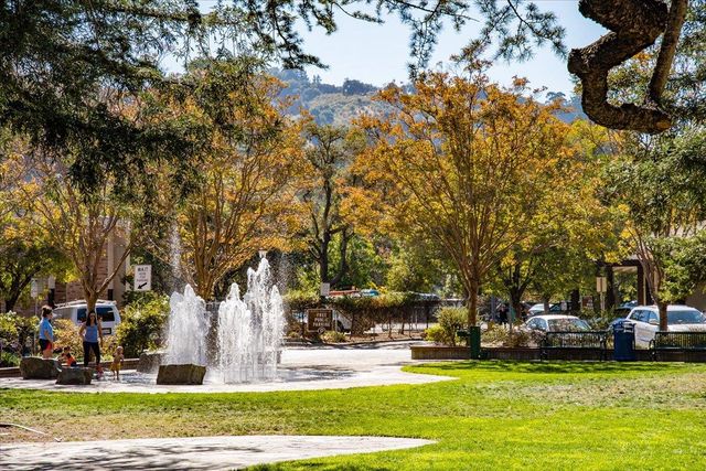 216 Montclair Road, Los Gatos, CA 95032