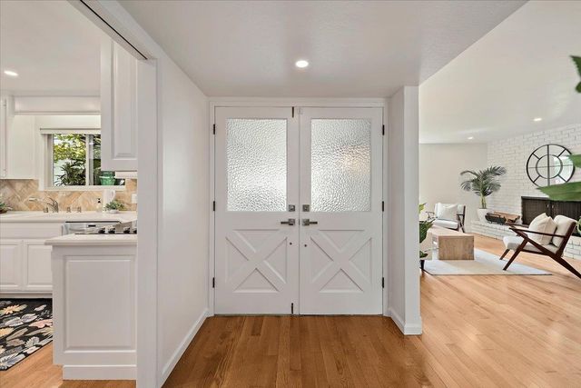 216 Montclair Road, Los Gatos, CA 95032